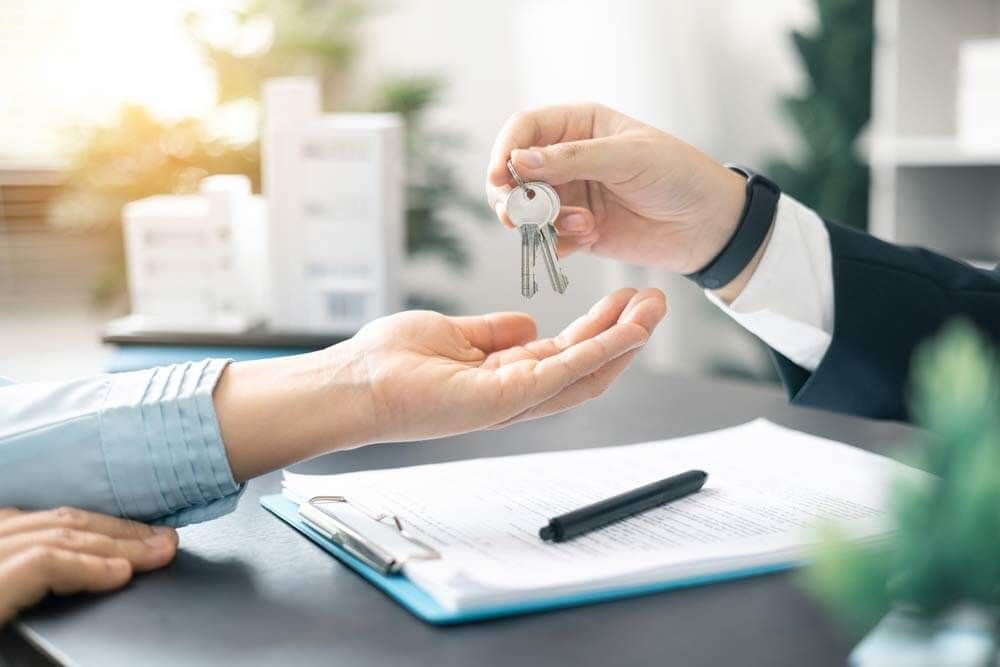 Receiving the keys after a smooth notarized closing