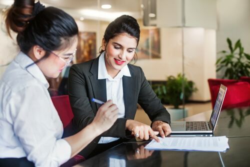A mobile signing agent meeting clients at their location