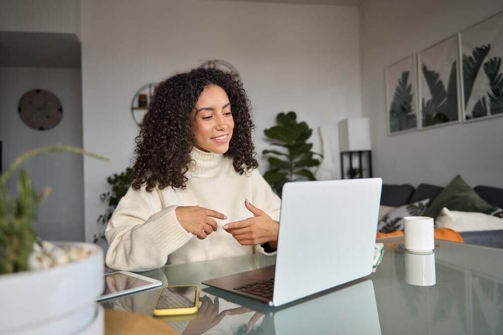 A Superior Notary Services agent walking a client through signing options